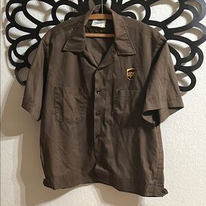 Brown Short Sleeve Shirt with UPS Logo size L